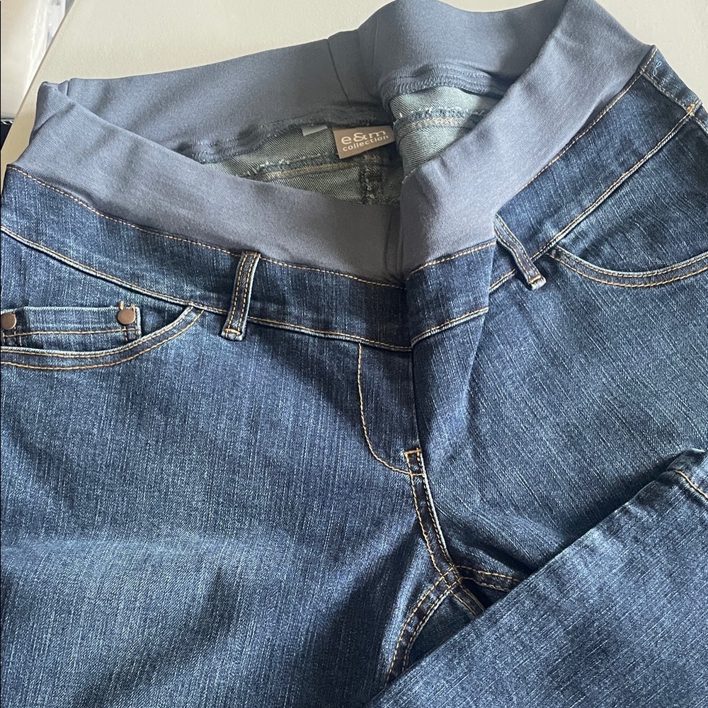 *NEW*  Beautiful lower rise straight leg MATERNITY JEAN